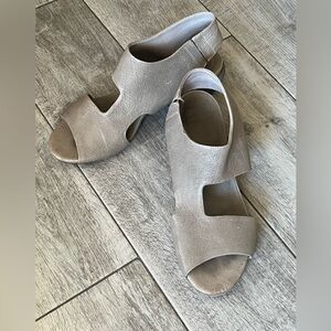 Officine Creative Women's Sandals Sz 39 in Taupe